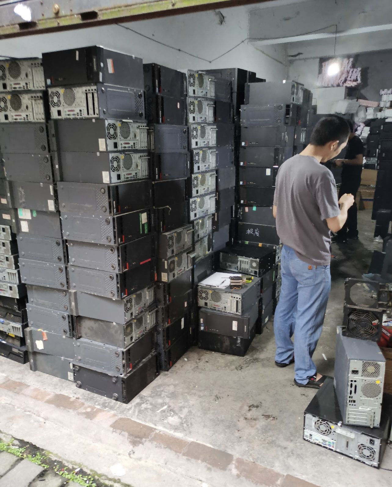 石井街道上門電腦回收，讓你的舊設備煥發(fā)新生！(環(huán)保、便捷、高效——石井街道上門電腦回收，讓你的閑置電腦不再占用空間！)(圖1)